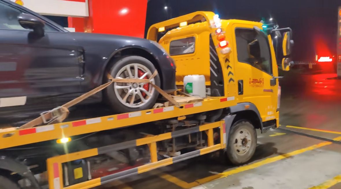 云阳行车途中遇到突发状况该如何呼叫道路救援？